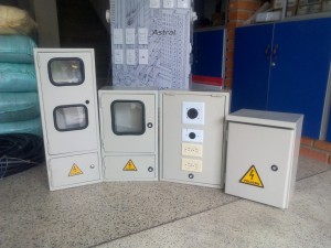 ENCERRAMIENTOS O GABINETES METALICOS PARA ALOJAR EQUIPO ELECTRICO. - AC