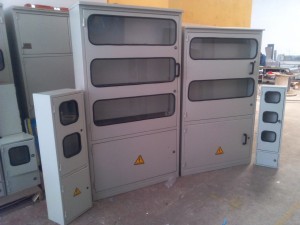 ENCERRAMIENTOS O GABINETES METALICOS PARA ALOJAR EQUIPO ELECTRICO. - AC